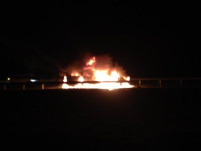 Горящий автомобиль правозащитников. 09.03.2016. Фото: twitter.com/eskovoroda Горящий автомобиль правозащитников. 09.03.2016. Фото: twitter.com/eskovoroda