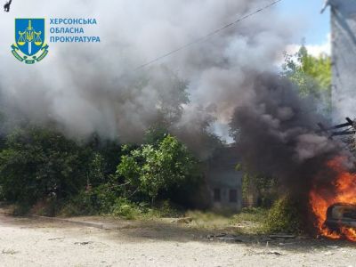 Последствия российского обстрела жилых районов Херсона. Фото: Херсонская областная прокуратура Последствия российского обстрела жилых районов Херсона. Фото: Херсонская областная прокуратура